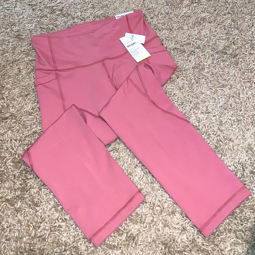 NWT Old Navy Hi-Rise Elevate Crop Legging Sz M